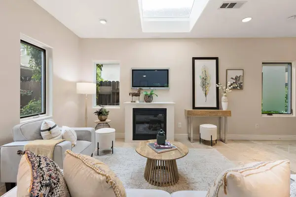 513 Uptown ALY, Sacramento, CA 95818