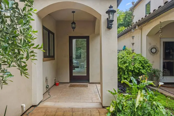 513 Uptown ALY, Sacramento, CA 95818