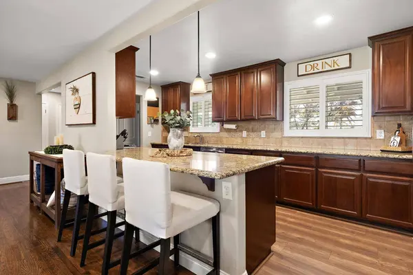 1391 Los Padres WAY, Sacramento, CA 95831