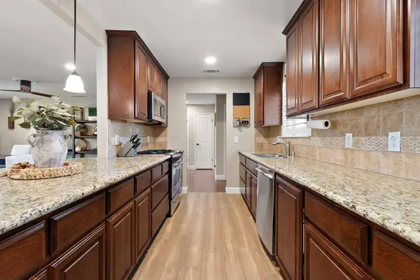 1391 Los Padres WAY, Sacramento, CA 95831
