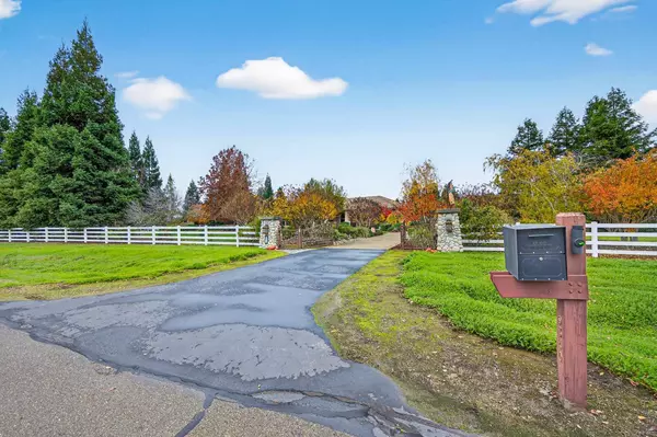 9340 Crossrail DR, Wilton, CA 95693