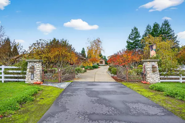 9340 Crossrail DR, Wilton, CA 95693