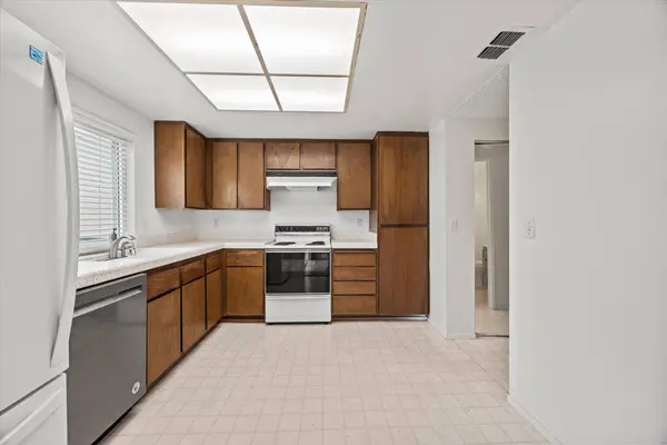 585 Leeward WAY, Sacramento, CA 95831