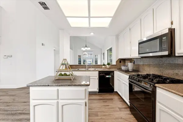 14 Las Uvas CT, Sacramento, CA 95833