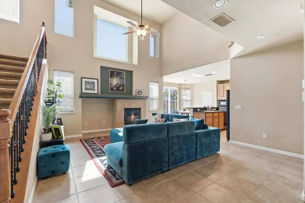 8541 Armada CT, Elk Grove, CA 95624