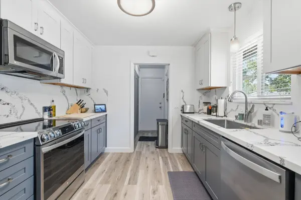 801 Bell Air DR, Sacramento, CA 95822