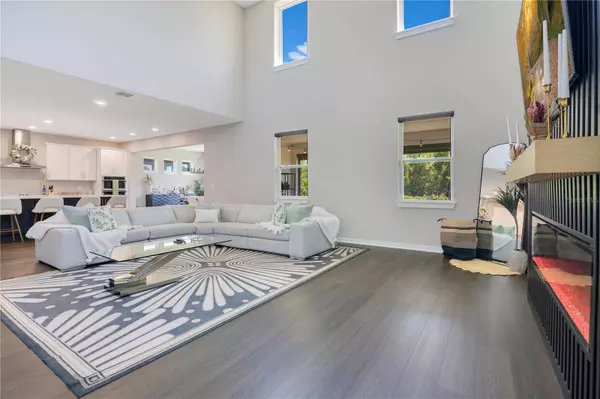 9187 WAVERLY WALK DR, Orlando, FL 32817