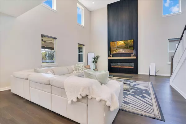 9187 WAVERLY WALK DR, Orlando, FL 32817