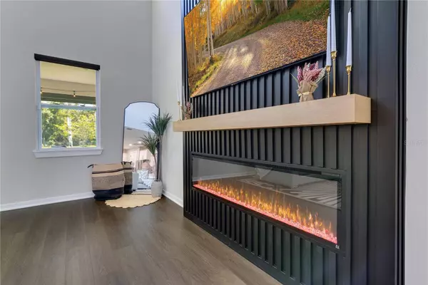 9187 WAVERLY WALK DR, Orlando, FL 32817