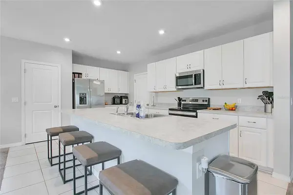 582 BLACK EAGLE DR, Groveland, FL 34736