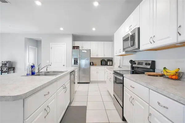 582 BLACK EAGLE DR, Groveland, FL 34736