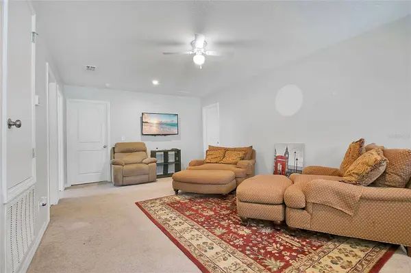 582 BLACK EAGLE DR, Groveland, FL 34736