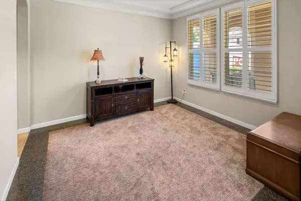 2566 Parkcrest WAY, Roseville, CA 95747