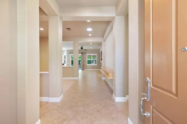 2072 Land End LOOP, Roseville, CA 95747