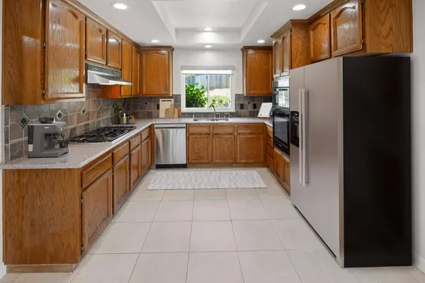 4916 El Don DR, Rocklin, CA 95677