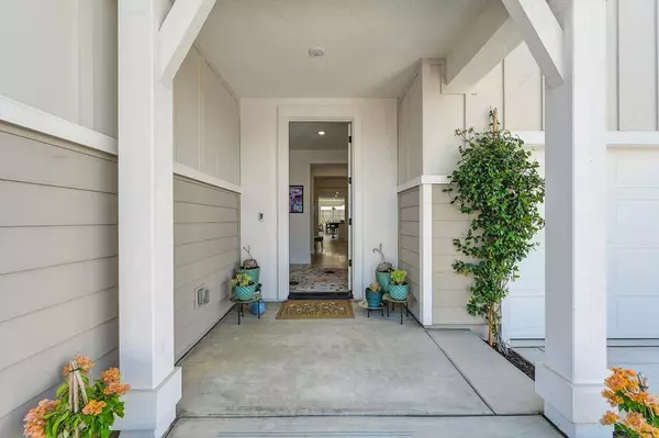 8200 Oakcliff DR, Roseville, CA 95747