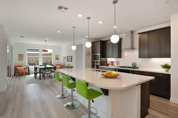 8200 Oakcliff DR, Roseville, CA 95747