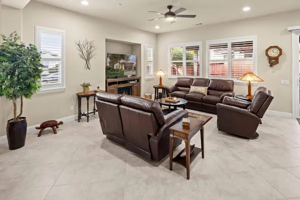 2072 Brixham DR, Roseville, CA 95747