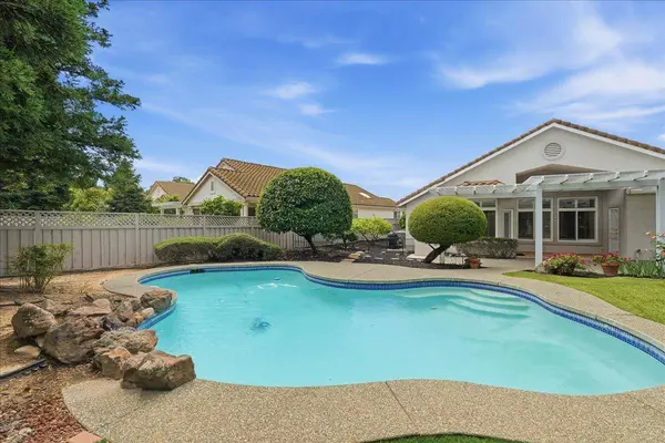 6480 Buckskin LN, Roseville, CA 95747