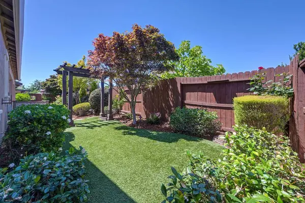 2438 Langtree DR, Roseville, CA 95747