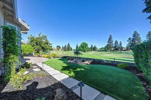 6433 Rose Garden LN, Roseville, CA 95747