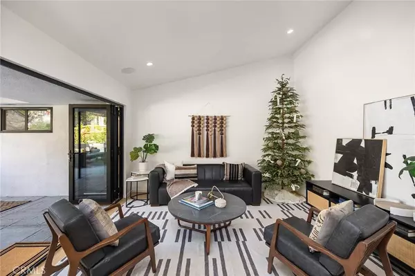 1848 N Altadena, Pasadena, CA 91107