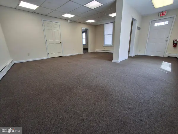 523 W BROAD ST, Quakertown, PA 18951