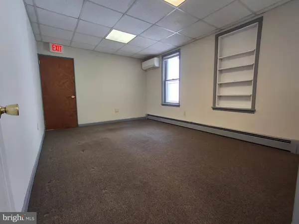 523 W BROAD ST, Quakertown, PA 18951
