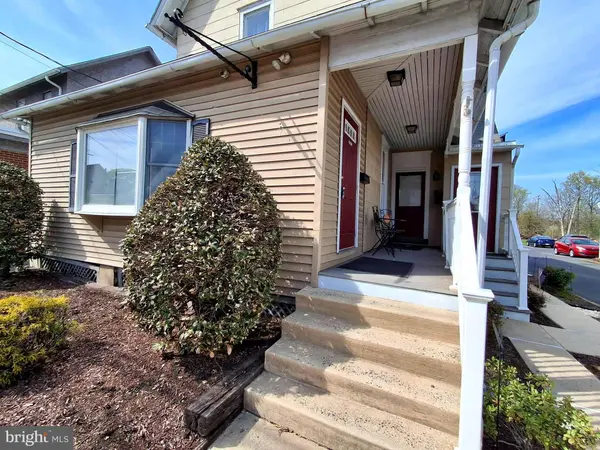 523 W BROAD ST, Quakertown, PA 18951