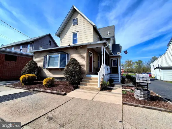 523 W BROAD ST, Quakertown, PA 18951