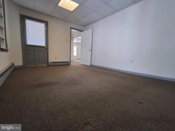523 W BROAD ST, Quakertown, PA 18951