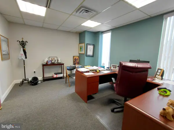 70 W OAKLAND AVE #302, Doylestown, PA 18901