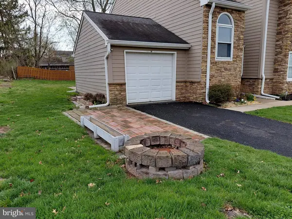 228 SPRING HOUSE LN, Telford, PA 18969