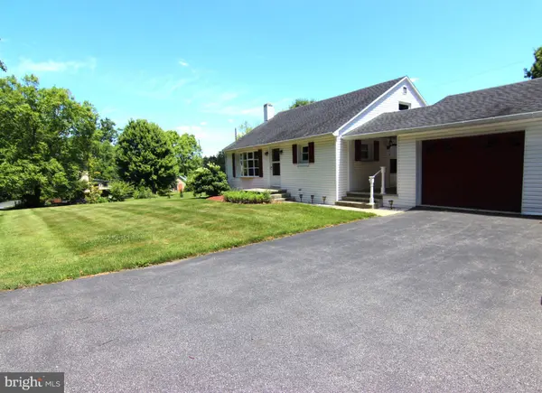 151 DOGWOOD DR, Alburtis, PA 18011