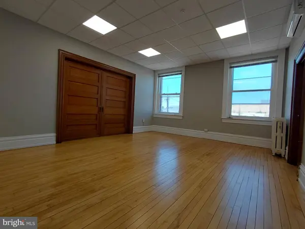 246-248 W BROAD ST #2, Quakertown, PA 18951