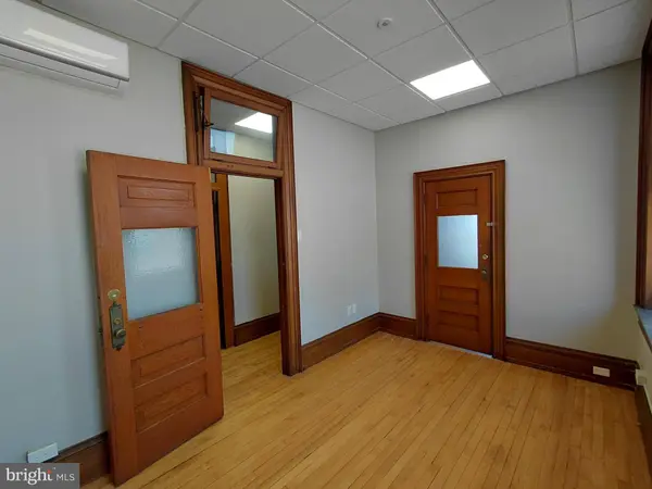 246-248 W BROAD ST #1, Quakertown, PA 18951