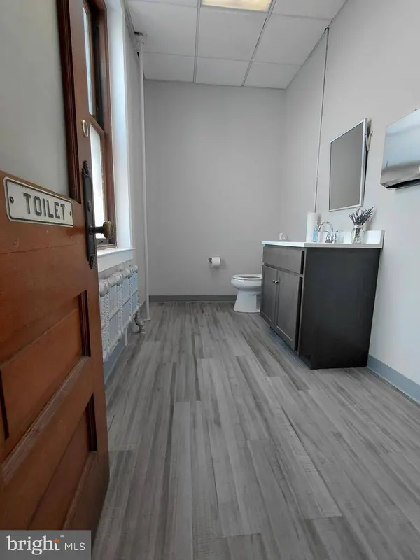 246-248 W BROAD ST #5, Quakertown, PA 18951