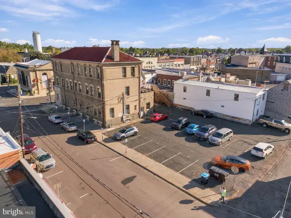242-248 W BROAD ST, Quakertown, PA 18951