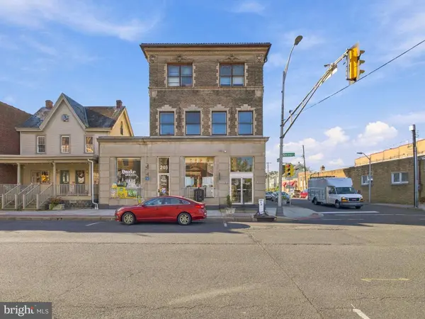 242-248 W BROAD ST, Quakertown, PA 18951