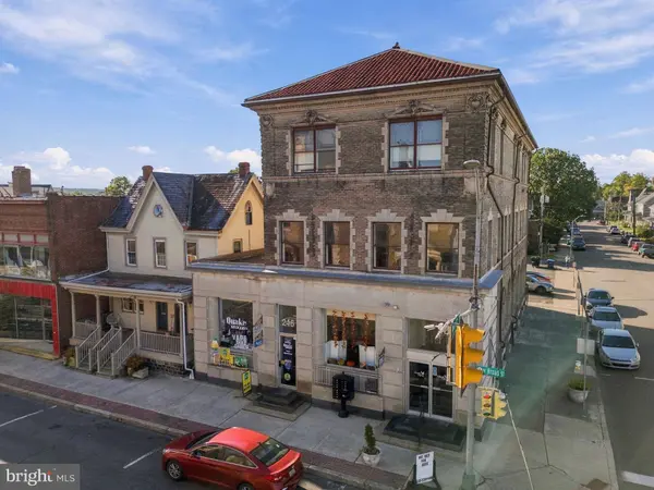 242-248 W BROAD ST, Quakertown, PA 18951