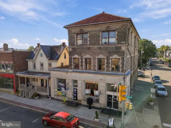 242-248 W BROAD ST, Quakertown, PA 18951