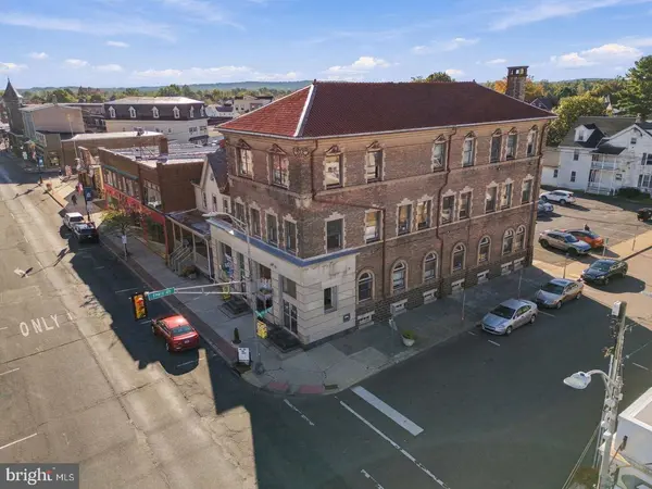 242-248 W BROAD ST, Quakertown, PA 18951