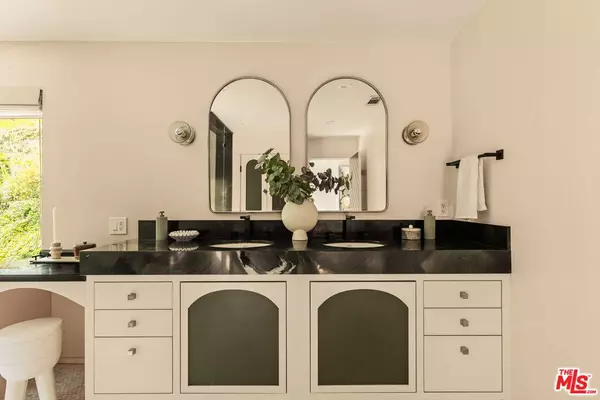 7712 Chandelle Pl, Los Angeles, CA 90046