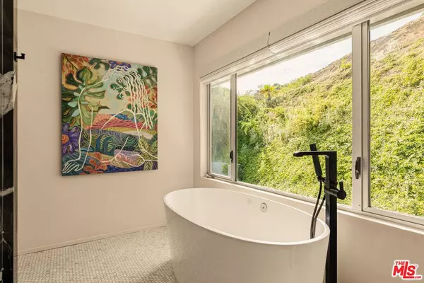 7712 Chandelle Pl, Los Angeles, CA 90046