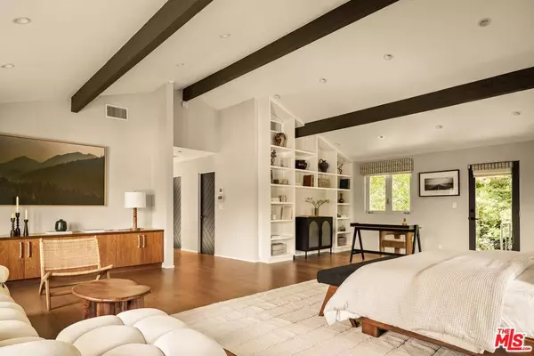 7712 Chandelle Pl, Los Angeles, CA 90046