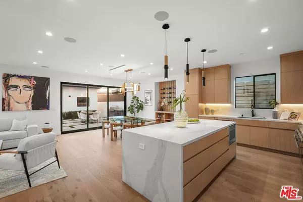 12836 Gilmore Ave, Los Angeles, CA 90066