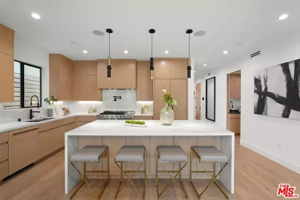 12836 Gilmore Ave, Los Angeles, CA 90066