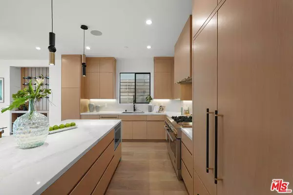 12836 Gilmore Ave, Los Angeles, CA 90066