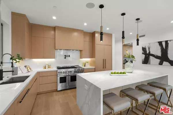 12836 Gilmore Ave, Los Angeles, CA 90066