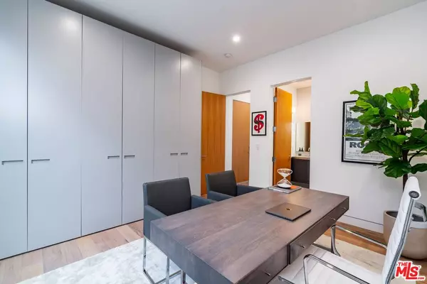 721 N Vista St, Los Angeles, CA 90046